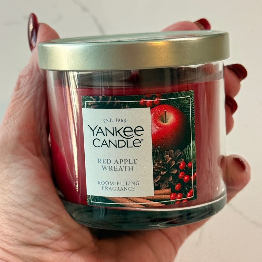 Yankee Candle Red Apple Wreath Scented Candle